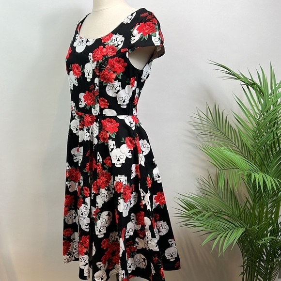Eva Rose Fit & Flare Dress Red Roses Skulls Retro Rockabilly Punk Goth Small - Picture 5 of 10